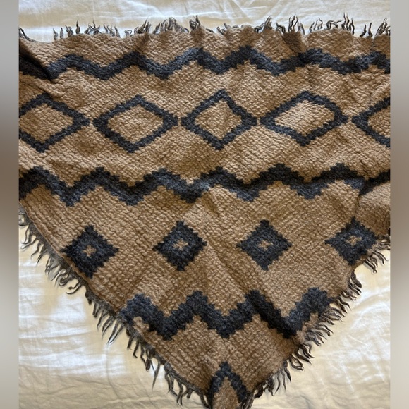 COPY - Wilfred Merino Wool Triangle Scarf - Picture 4 of 4